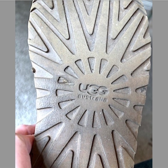 UGG Classic Short II Pull-On Suede Boots in Chestnut EUC/sz 9 - Picture 10 of 12